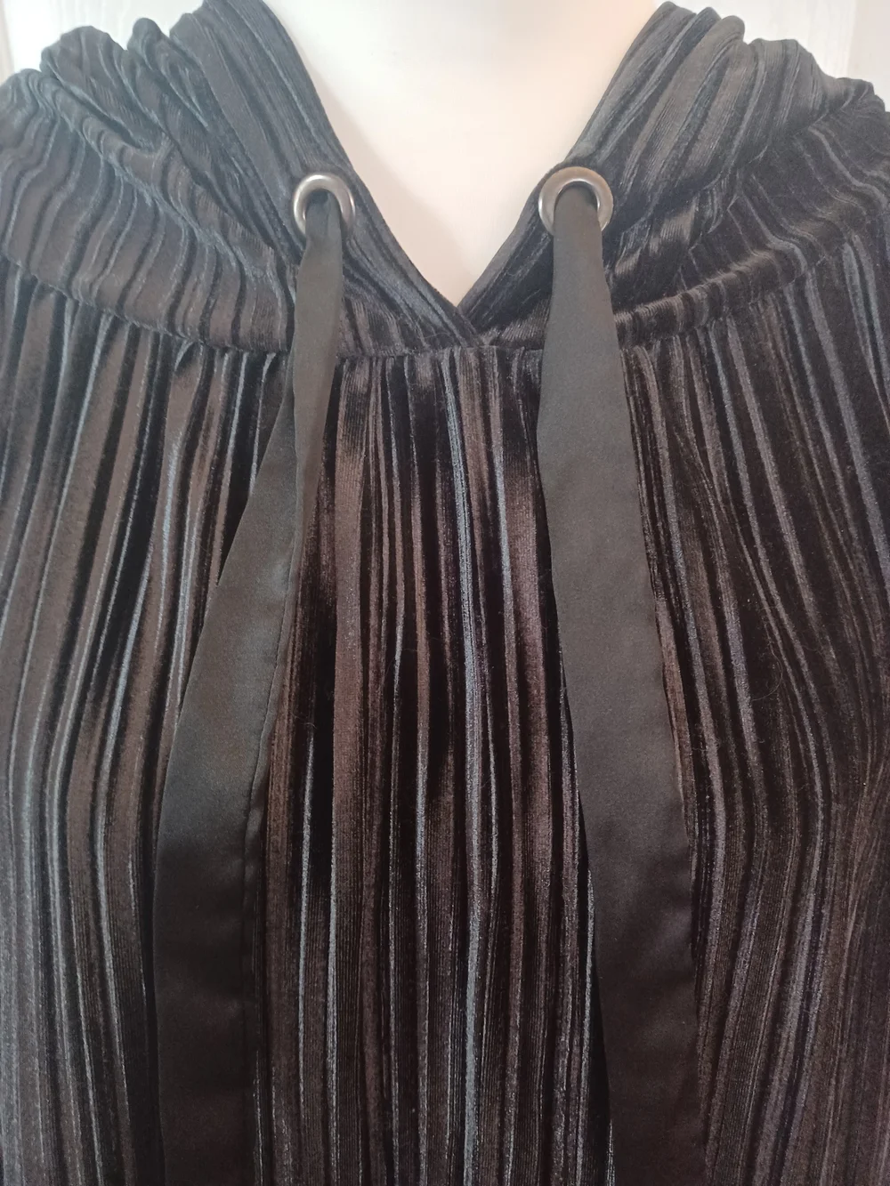 Rachel Roy Accordion Pleat Velvet Hooded Tie Waist Top Size XL Dark Academia